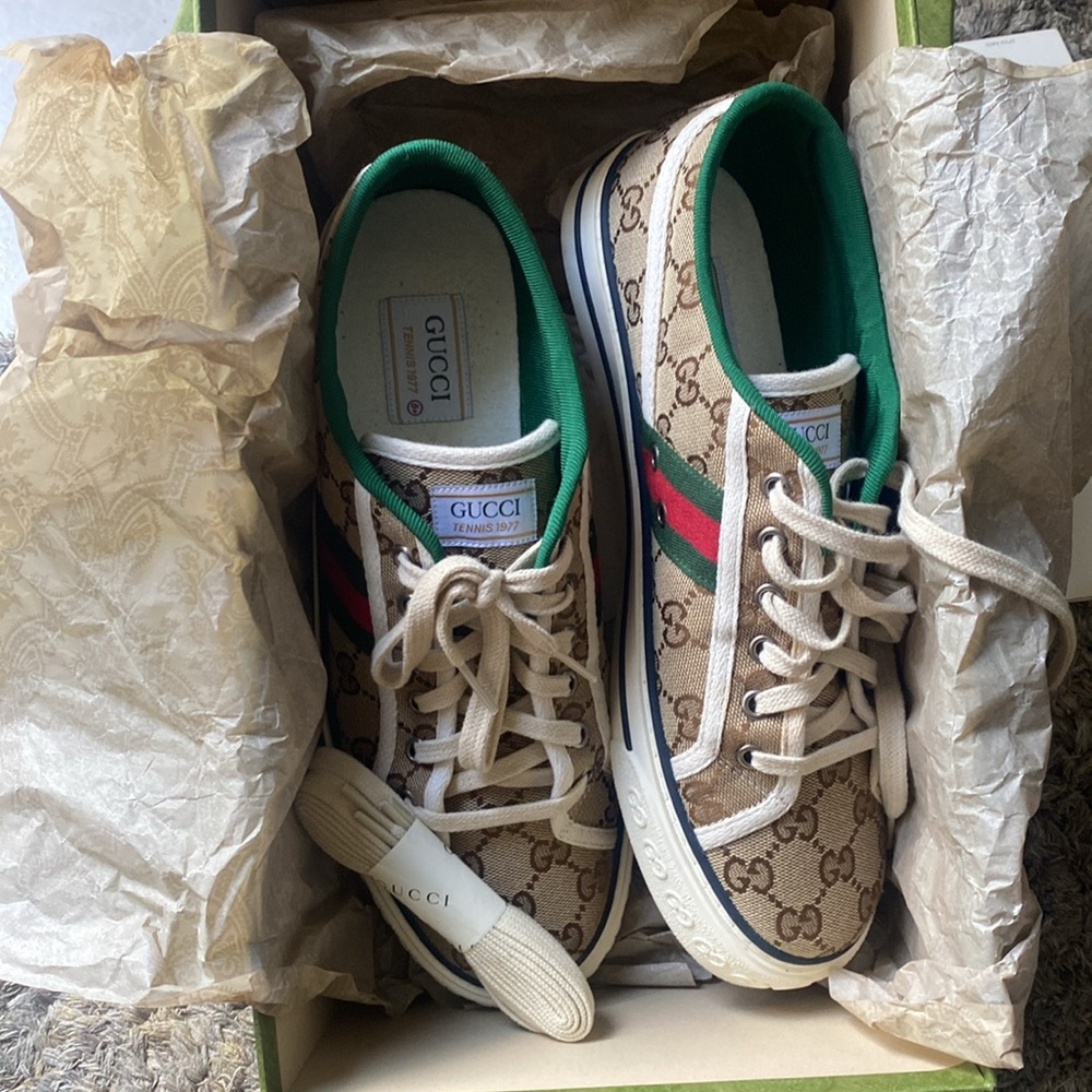 Authentic men Gucci sneakers, great condition